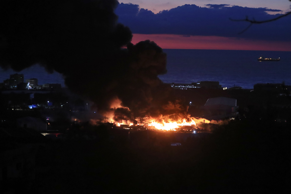 Ανακατατάξεις στη Μέση Ανατολή με Ισραηλινούς βομβαρδισμούς στη Βηρυτό και τη Γάζα